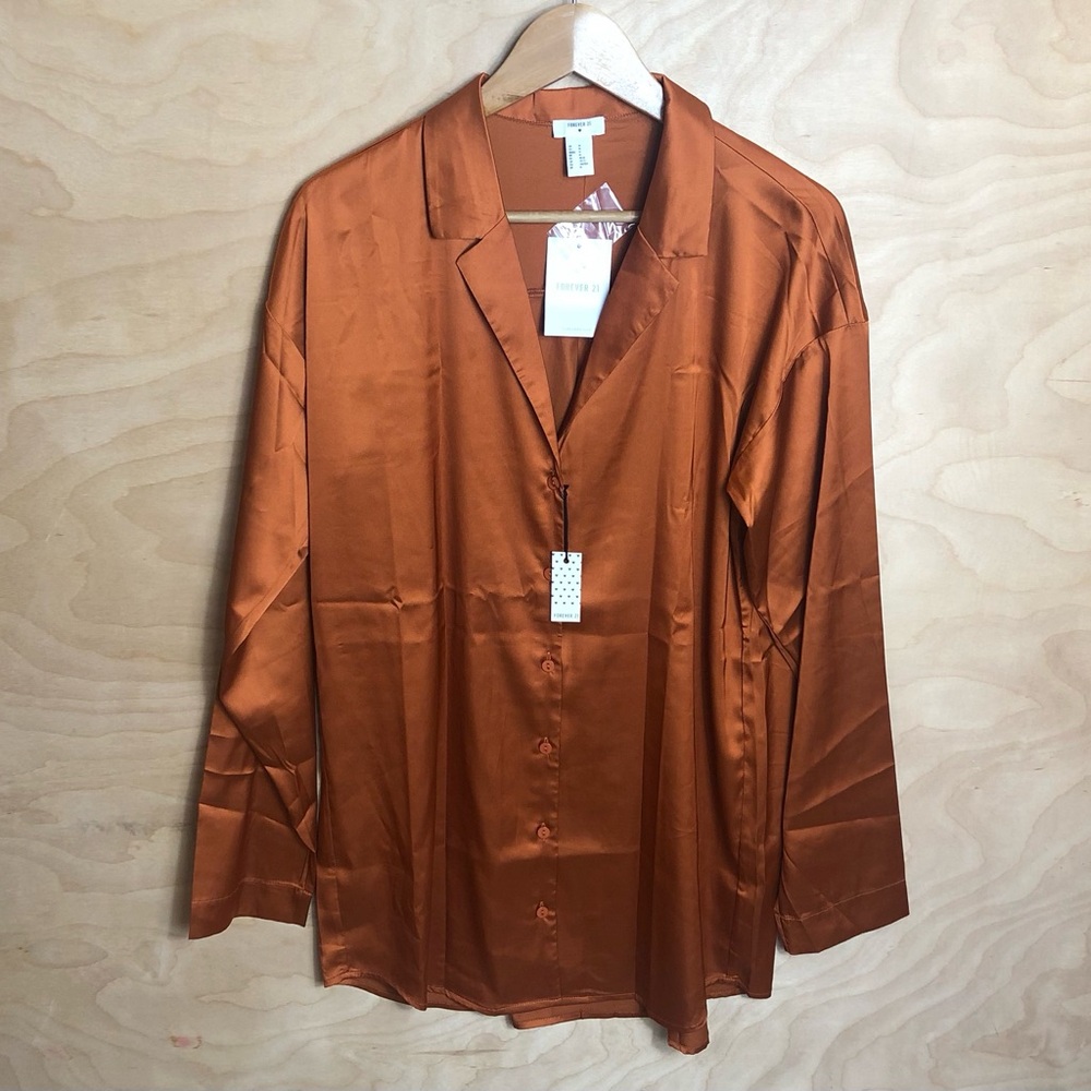 NWT Forever 21 Pajama Robe Yellow Brown Longer Sleeve Buttoned Women’s Size M.